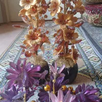 دوعدد گل کریستالی و۹ شاخه گل