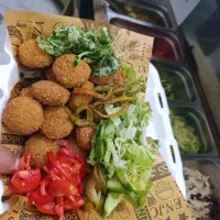 استخدام نیرو خانم برای ساندویچی فلافلی