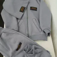 تعدادی لباس وکلاه بچگونه