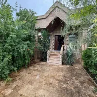 ویلا-سند-تک-برگ-روی-میز-لوکیشن-جنگلی-فایل-شخصی