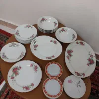 ظروف گل سرخی قدیمی