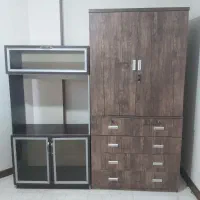 کمد لباس دو تیکه و میز چوبی ویترین دار