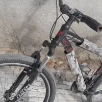 دوچرخه بسیار تمیز در حده نو فروشی بافت|دوچرخه، اسکیت، اسکوتر|بافت, |دیوار