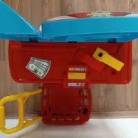 تعدادی اسباب بازی و لوازم کودک