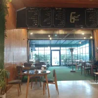 آشپز برای صبحانه کافه