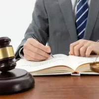 وکیل پایه یک دادگستری