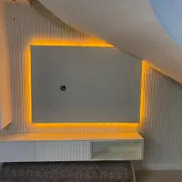 اجرای تخصصی تیوی وال طراحی مدرن و نورپردازی