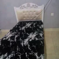 تخت یک نفره همراه تشک و میز آرایش  سفید