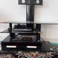 میز شیشه ای زیر تلویزیون