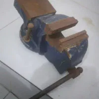 گیره رومیزی فولادی قدیمی ۲۰ ساله اورجینال|ابزارآلات|ری, علایین|دیوار