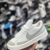 فروش انواع کتونی با برند نایکی کایکپی درجه دو|کیف، کفش، کمربند|نطنز, |دیوار