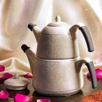 کار در کارخانه چینی سازی