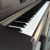 پیانو یاماها CLP