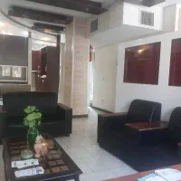 صندلی و میز در حدنو