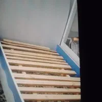 تخت به همراه پاتختی