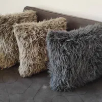 کوسن خز دار مبلی|رختخواب، بالش، پتو|شیراز, آبیاری|دیوار