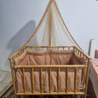 گهواره سنتی و تخت کنار مادر|تخت و صندلی بچه|اندیشه, اندیشه فاز ۳|دیوار