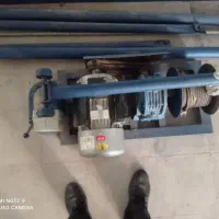 یک دستگاه بالابر ساختمانی ۱۴۵۰