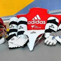 لباس تکواندو و تجهیزات مبارزه