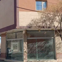 خانه فروشی همراه دو مغازه