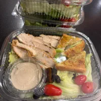 پخش سالاد سزار و دسر کرم کارامل|خدمات پذیرایی، مراسم|یزد, |دیوار