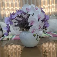 گلدان با گل زیبا