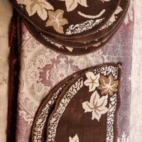 ۴ تا فرش گرد ۲ تا نیم دایره