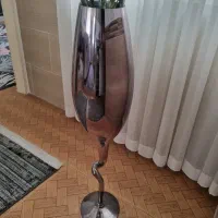 گلدان استیل بزرگ پایه دار رنگ نقره ای دودی