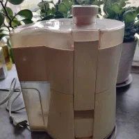 آبمیوه گیری بلک اندکر، سالم