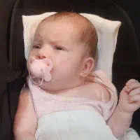 مادر یار و پرستار نوزاد