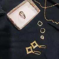 مقداری طلای سبک وزن