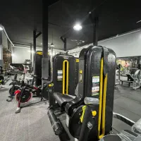 باشگاه جاروکش دستگاه بدنسازی مبارز