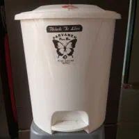 سطل زباله پدالی