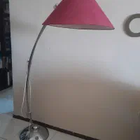 آباژور ایستاده