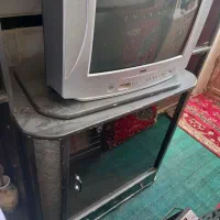 تلوزیون 21 اینچ به همراه میز بزرگ