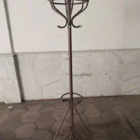 جا لباسی فلزی ایستاده