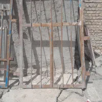 درب هال و سه دونه پنجره