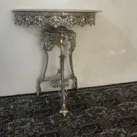 اینه ومیز وشمعدان