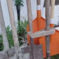 بیل بنایی و پارو برف روبی