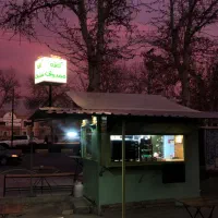 نیروی کار خانم یا اقا در کافه اول خیابان ادب