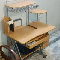 میز کامپیوتر حرفه‌ای / MDF با اسکلت فلزی مقاوم