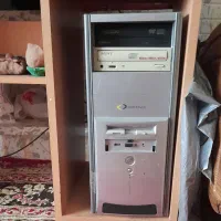 کامیوتر به همراه میز