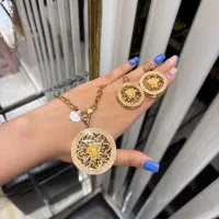 نیمست طلا نمادار ورساچه