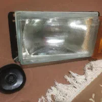 دو جفت چراغ جلو و دو جفت چراغ عقب پیکان