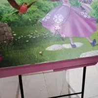 یک عدد میز و صندلی تحریر