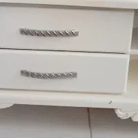 میز تلویزیون تمیز . فروش فوری