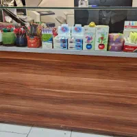 میز پیشخوان فروشگاهی ویترین‌دار شیشه‌ای