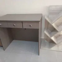 میز و کتابخانه شاخه ای