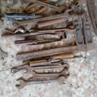 مقداری آچار قدیمی