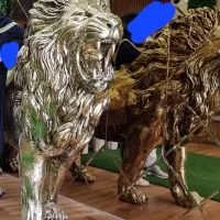 مجسمه شیر طلایی